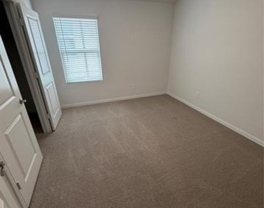 2203 Rannoch Street - Photo Thumbnail 11