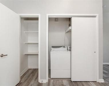 3015 Bryan Street - Photo Thumbnail 6
