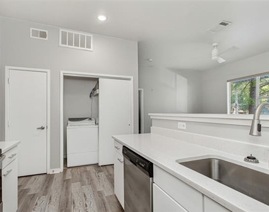 3015 Bryan Street - Photo Thumbnail 7