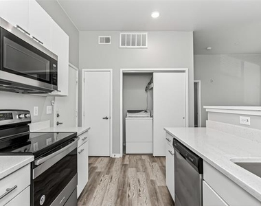 3015 Bryan Street - Photo Thumbnail 5