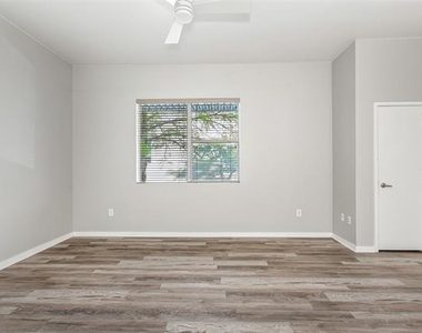 3015 Bryan Street - Photo Thumbnail 9