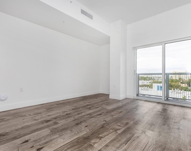 39 Nw 7th Avenue - Photo Thumbnail 3