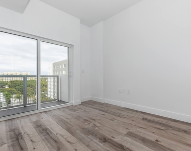 39 Nw 7th Avenue - Photo Thumbnail 5