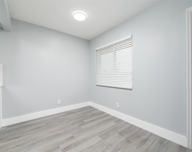 1401 Ne 17th Court - Photo Thumbnail 9