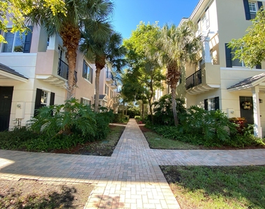3803 Nw 5th Terrace - Photo Thumbnail 2