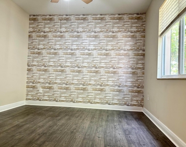 3803 Nw 5th Terrace - Photo Thumbnail 4