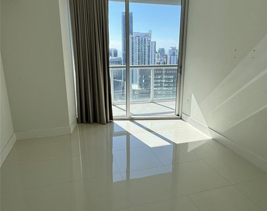 475 Brickell Avenue - Photo Thumbnail 5