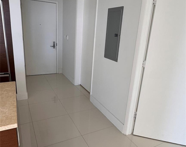 475 Brickell Avenue - Photo Thumbnail 6