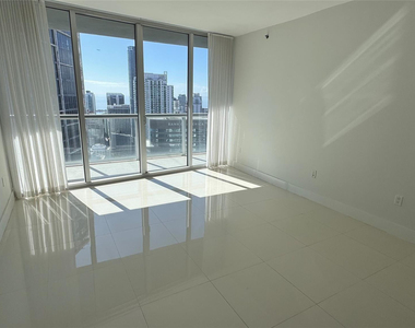 475 Brickell Avenue - Photo Thumbnail 8