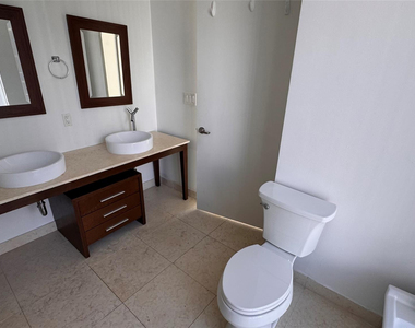 475 Brickell Avenue - Photo Thumbnail 2