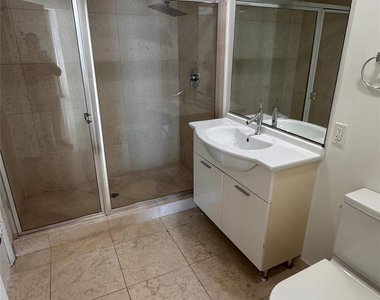 475 Brickell Avenue - Photo Thumbnail 3
