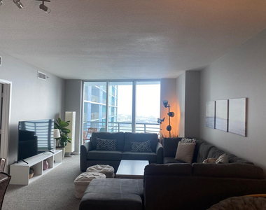 325 S Biscayne Boulevard - Photo Thumbnail 1