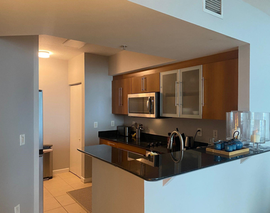 325 S Biscayne Boulevard - Photo Thumbnail 2