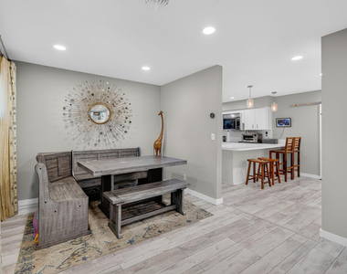 1570 Ne 30th Place - Photo Thumbnail 8