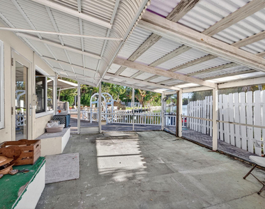 1570 Ne 30th Place - Photo Thumbnail 50