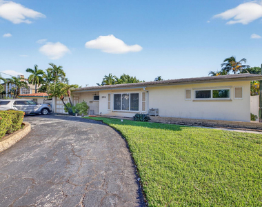 1570 Ne 30th Place - Photo Thumbnail 2