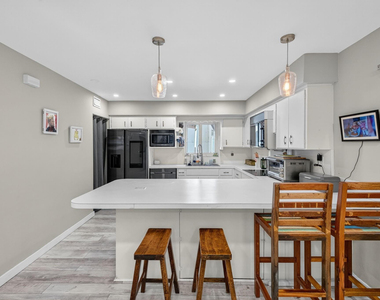 1570 Ne 30th Place - Photo Thumbnail 15