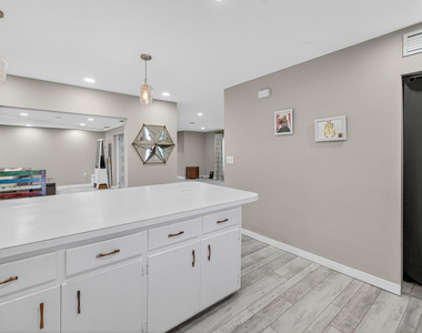 1570 Ne 30th Place - Photo Thumbnail 19