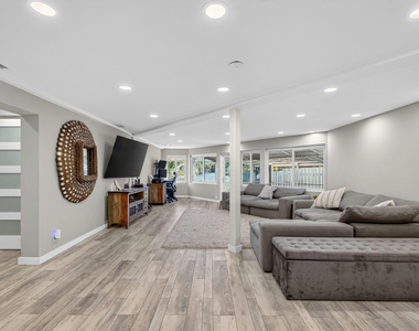 1570 Ne 30th Place - Photo Thumbnail 11