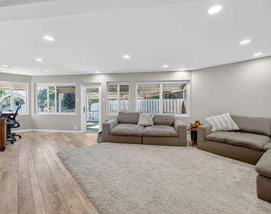 1570 Ne 30th Place - Photo Thumbnail 22