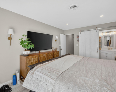 1570 Ne 30th Place - Photo Thumbnail 28