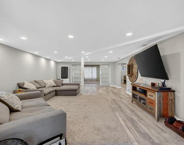 1570 Ne 30th Place - Photo Thumbnail 24