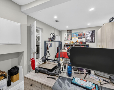 1570 Ne 30th Place - Photo Thumbnail 47