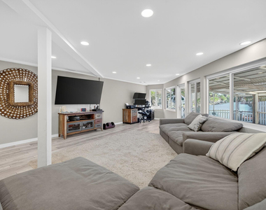 1570 Ne 30th Place - Photo Thumbnail 14
