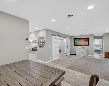 1570 Ne 30th Place - Photo Thumbnail 9