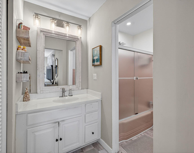 1570 Ne 30th Place - Photo Thumbnail 29