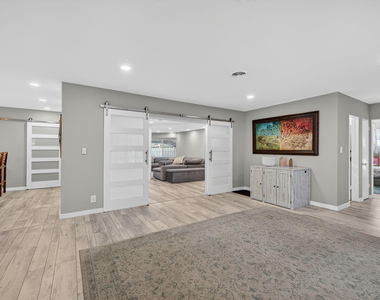 1570 Ne 30th Place - Photo Thumbnail 4