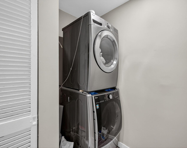 1570 Ne 30th Place - Photo Thumbnail 49