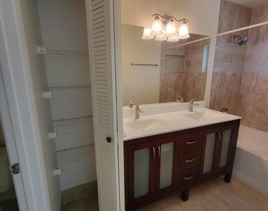 2306 Sw 82nd Terrace - Photo Thumbnail 18