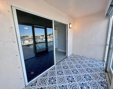 312 Northlake Drive - Photo Thumbnail 8