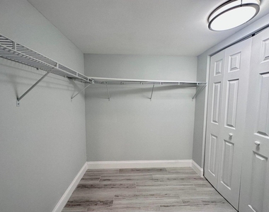 312 Northlake Drive - Photo Thumbnail 7