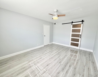 312 Northlake Drive - Photo Thumbnail 29