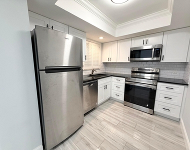 312 Northlake Drive - Photo Thumbnail 23