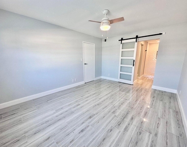 312 Northlake Drive - Photo Thumbnail 4
