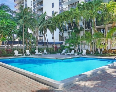 3031 N Ocean Boulevard - Photo Thumbnail 3