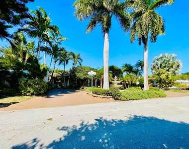 2725 Ne 27th Court - Photo Thumbnail 27