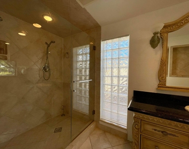 2725 Ne 27th Court - Photo Thumbnail 17