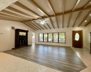 2725 Ne 27th Court - Photo Thumbnail 3