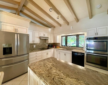 2725 Ne 27th Court - Photo Thumbnail 11