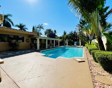 2725 Ne 27th Court - Photo Thumbnail 1