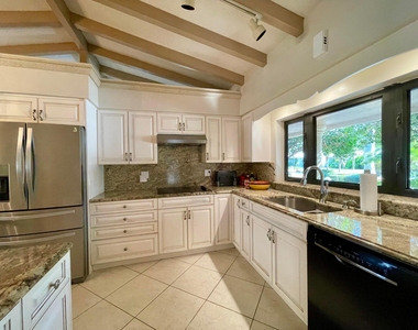 2725 Ne 27th Court - Photo Thumbnail 12