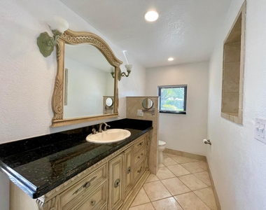 2725 Ne 27th Court - Photo Thumbnail 18