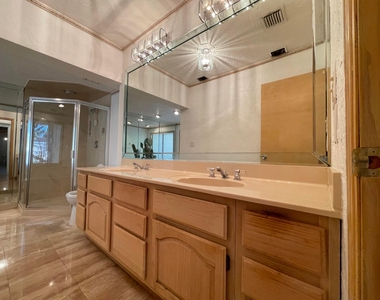 2725 Ne 27th Court - Photo Thumbnail 22