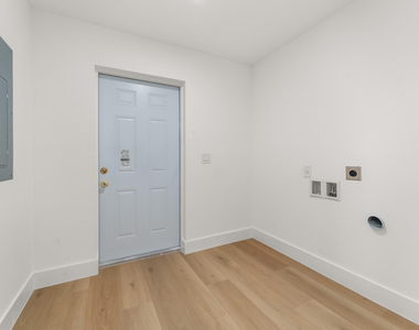 111 W 35th Street - Photo Thumbnail 19