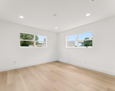 111 W 35th Street - Photo Thumbnail 14