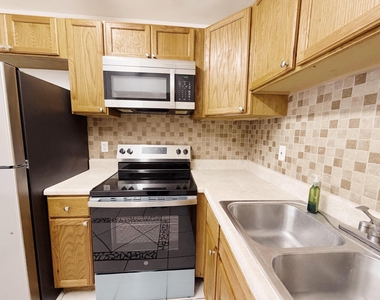 600 Village Green Court - Photo Thumbnail 11